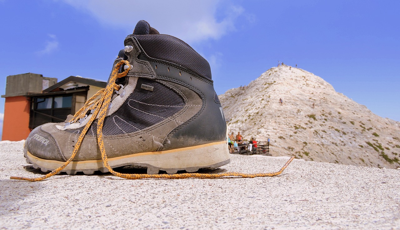 Jak impregnować buty trekkingowe i jaki impregnat wybrać
